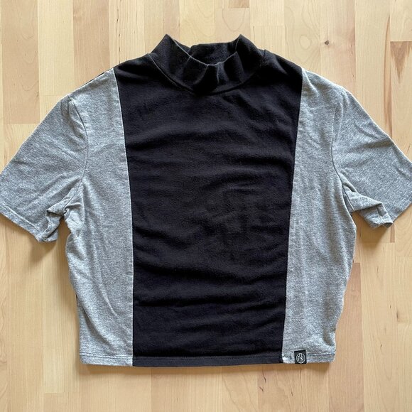 Ninth Hall Zumiez Women's Black & Gray Cropped Shirt with Mock Neck size Small - Picture 1 of 6